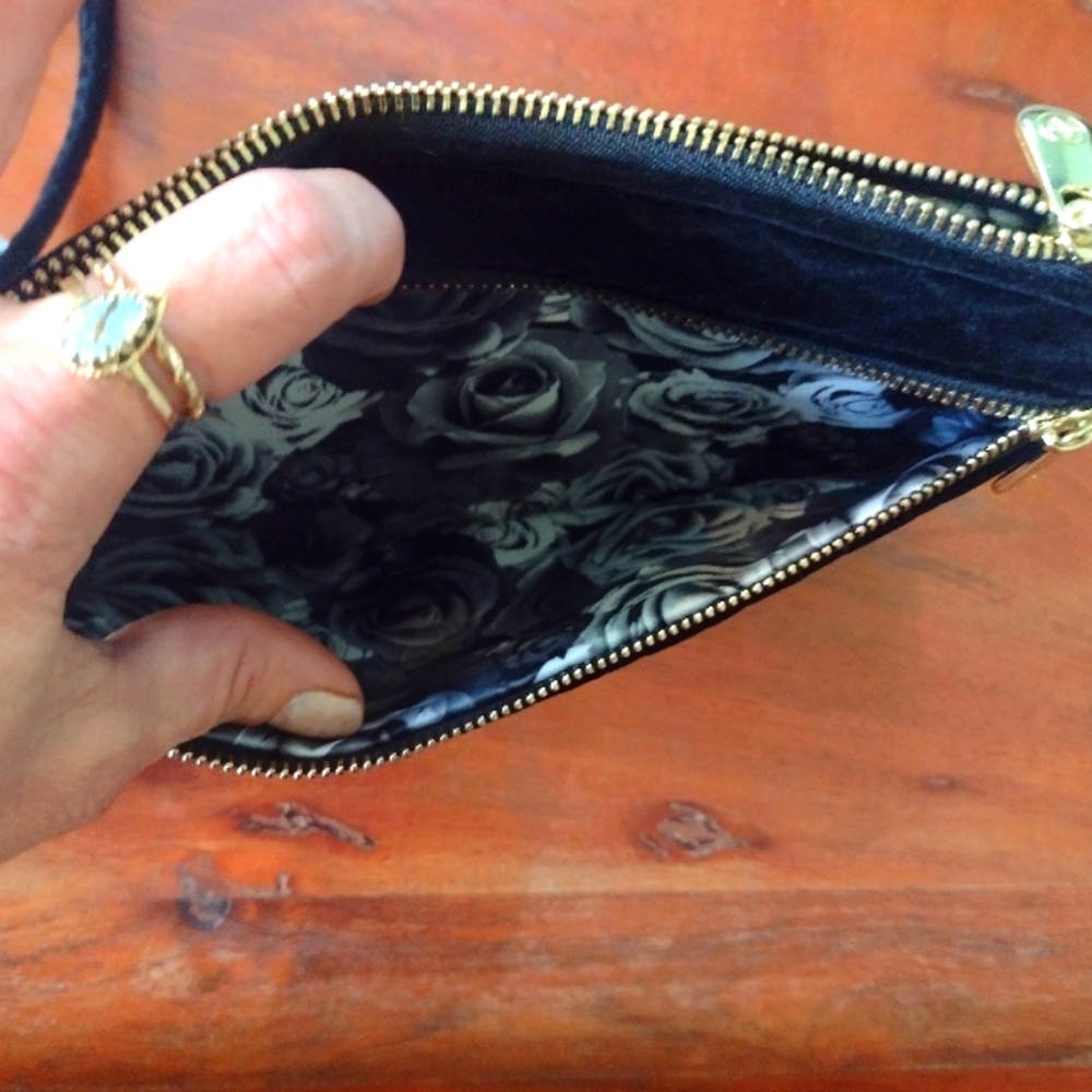 NWT Adrienne Vittadini Black Quilted Velvet Two Zip Pocket Wristlet - Picture 6 of 8